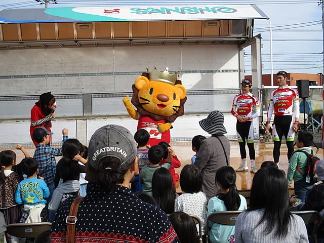 ライトくんとの“じゃんけん大会”